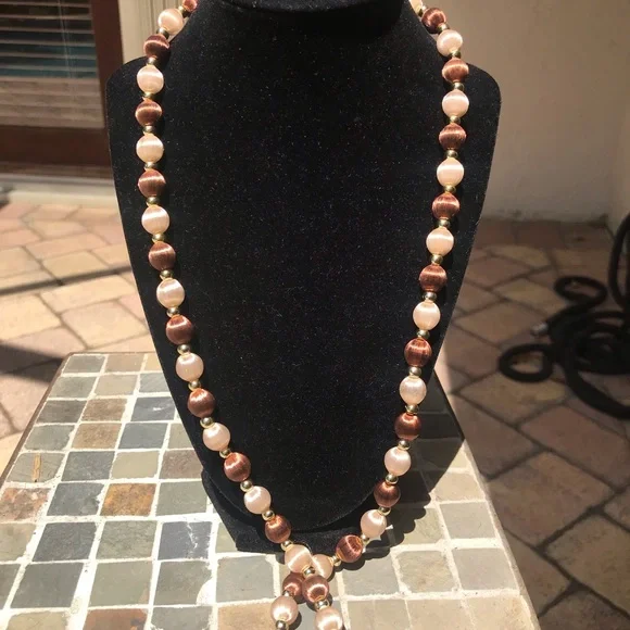 WRAPPED BEADS WITH GOLD SPACERS - Picture 6 of 8